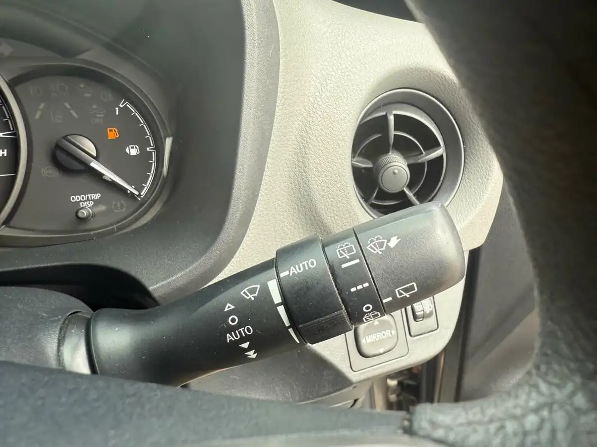 2018-toyota-yaris-10-vvt-i-active-71bhp-big-25