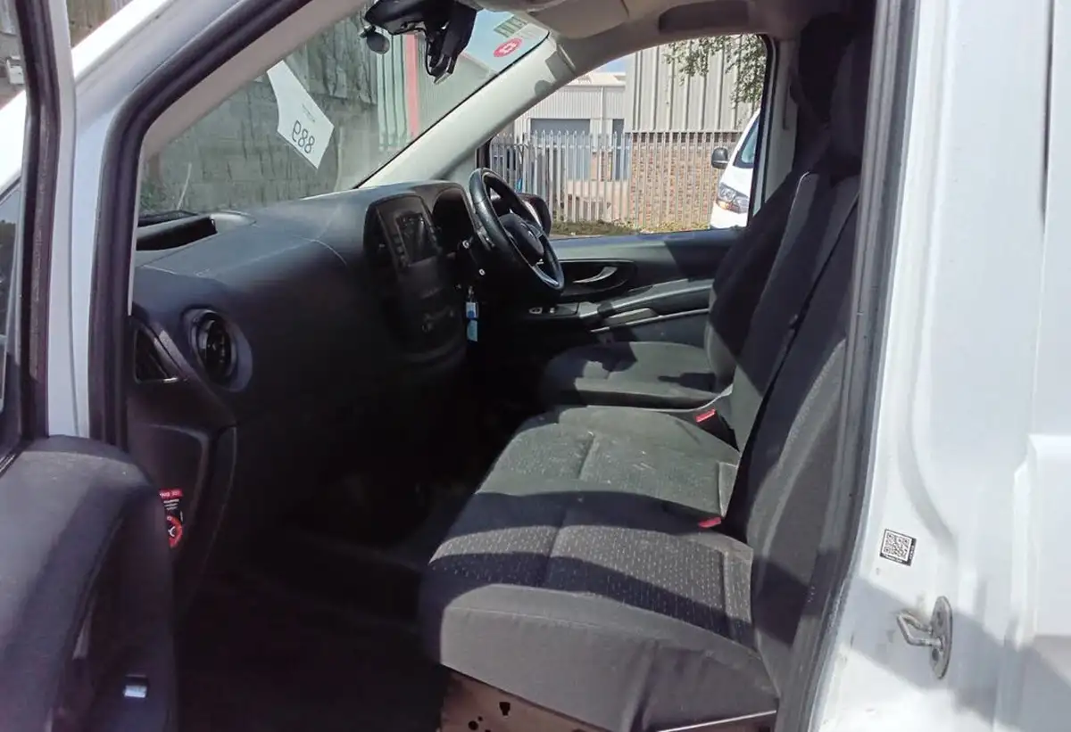 2021-mercedes-benz-vito-20cdi-116-progressive-l3-160bhpeu6dt-panel-big-9