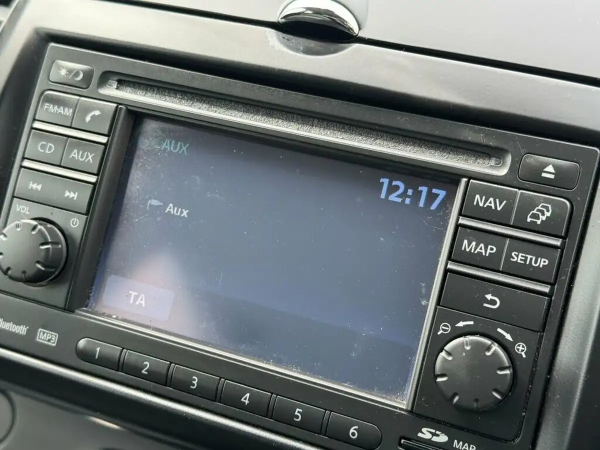 2011-nissan-note-14-n-tec-big-36