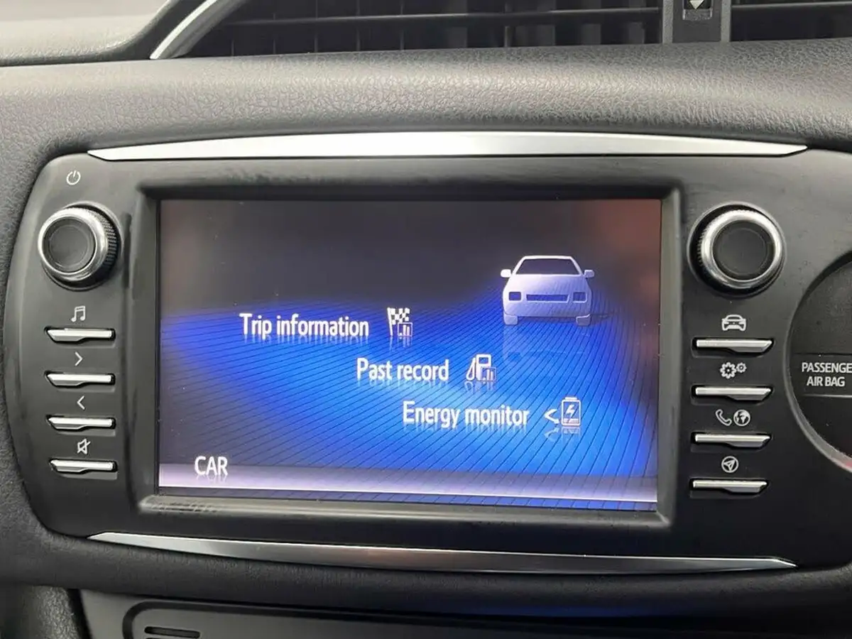 2020-toyota-yaris-15-vvt-i-y20-98bhp-hybrid-1497cc-e-cvt-big-16