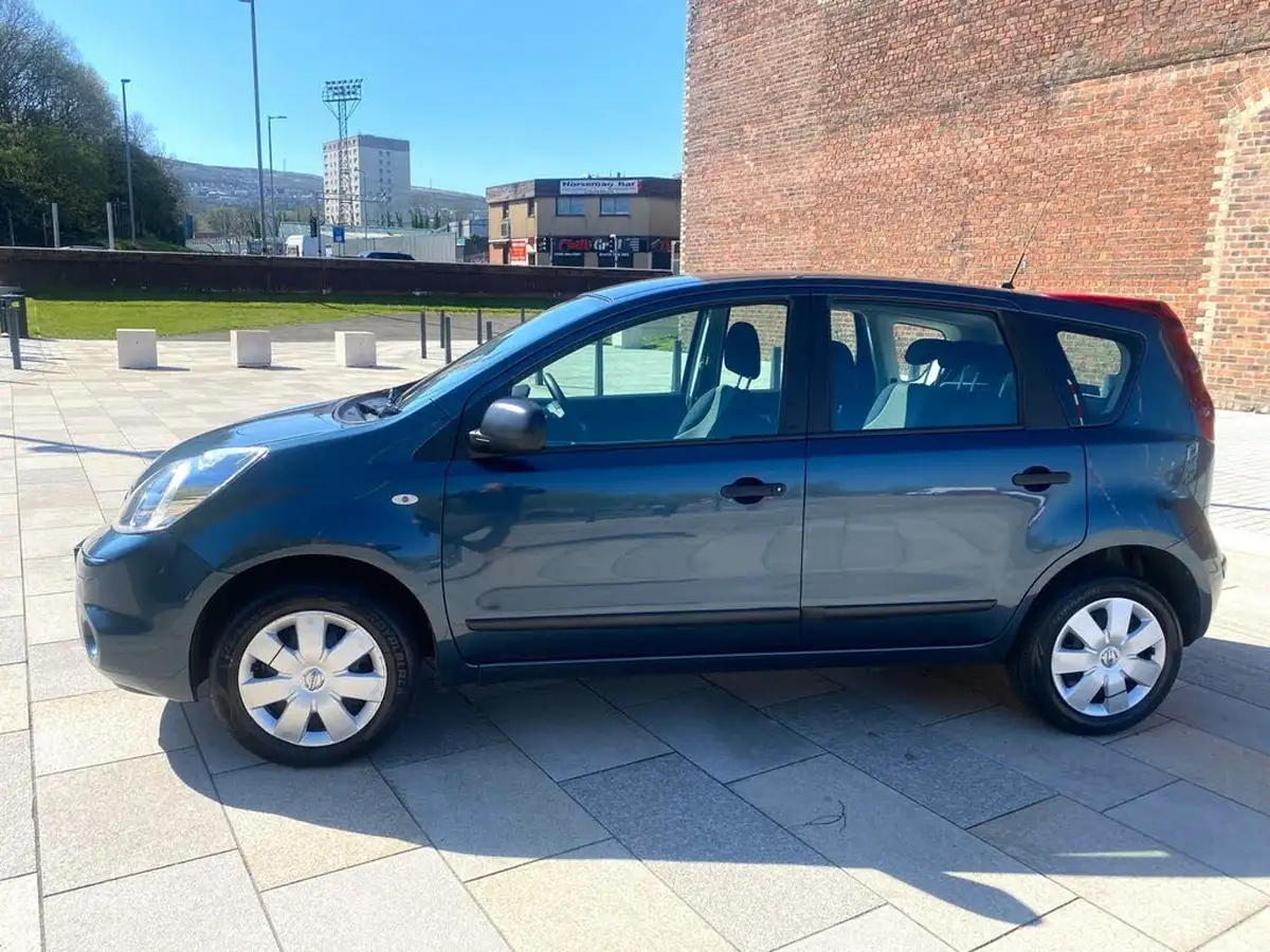 2012-nissan-note-14-visia-big-11
