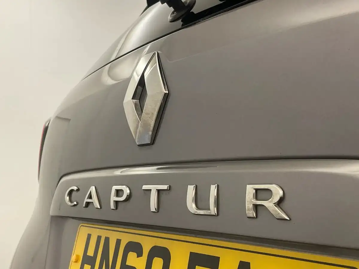 2019-renault-captur-09-tce-iconic-big-14