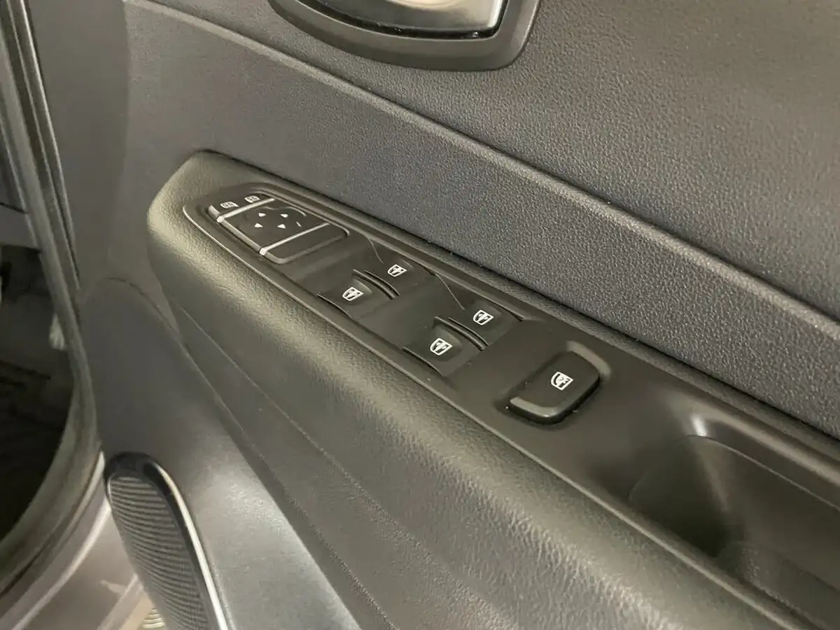 2019-renault-captur-09-tce-iconic-big-18