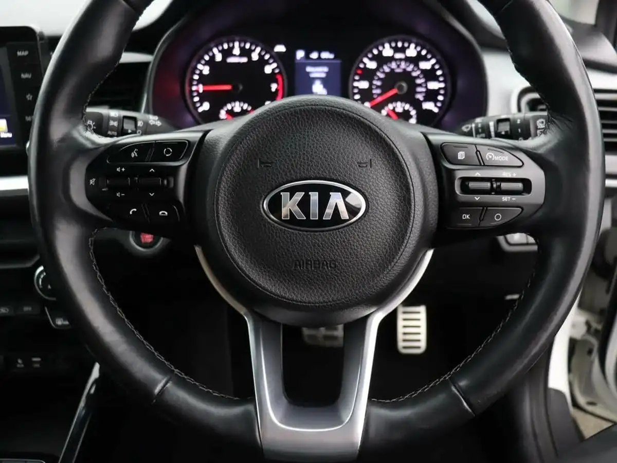 2020-kia-stonic-10-t-gdi-4-dct-big-28