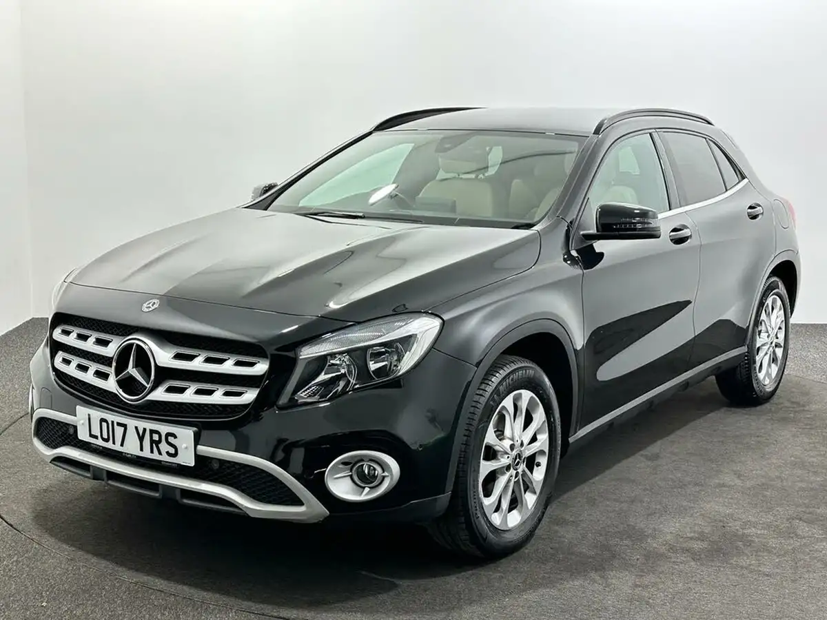 2017-mercedes-benz-gla-class-21d-gla-200d-se-executivess-7g-dct-big-2