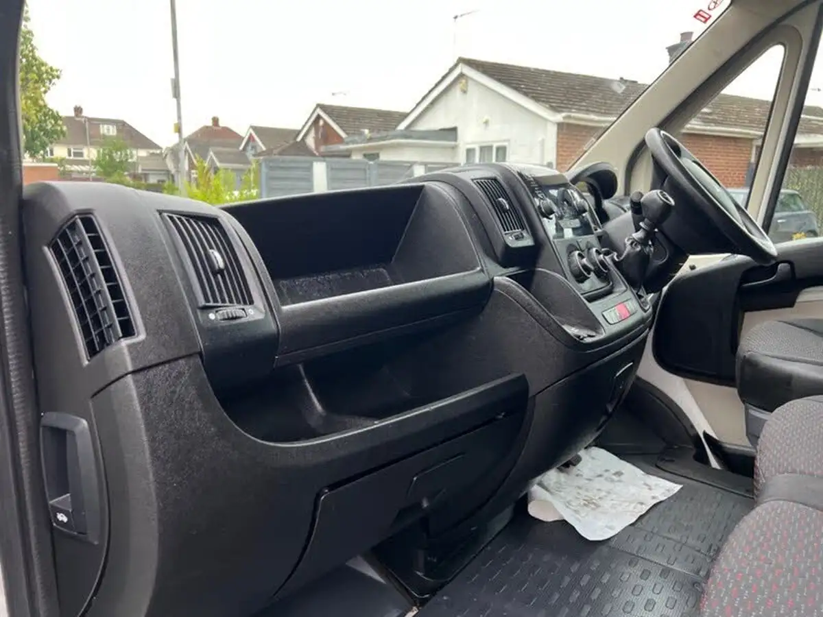 2019-peugeot-boxer-20-bluehdi-335-l4-luton-bfb-big-1