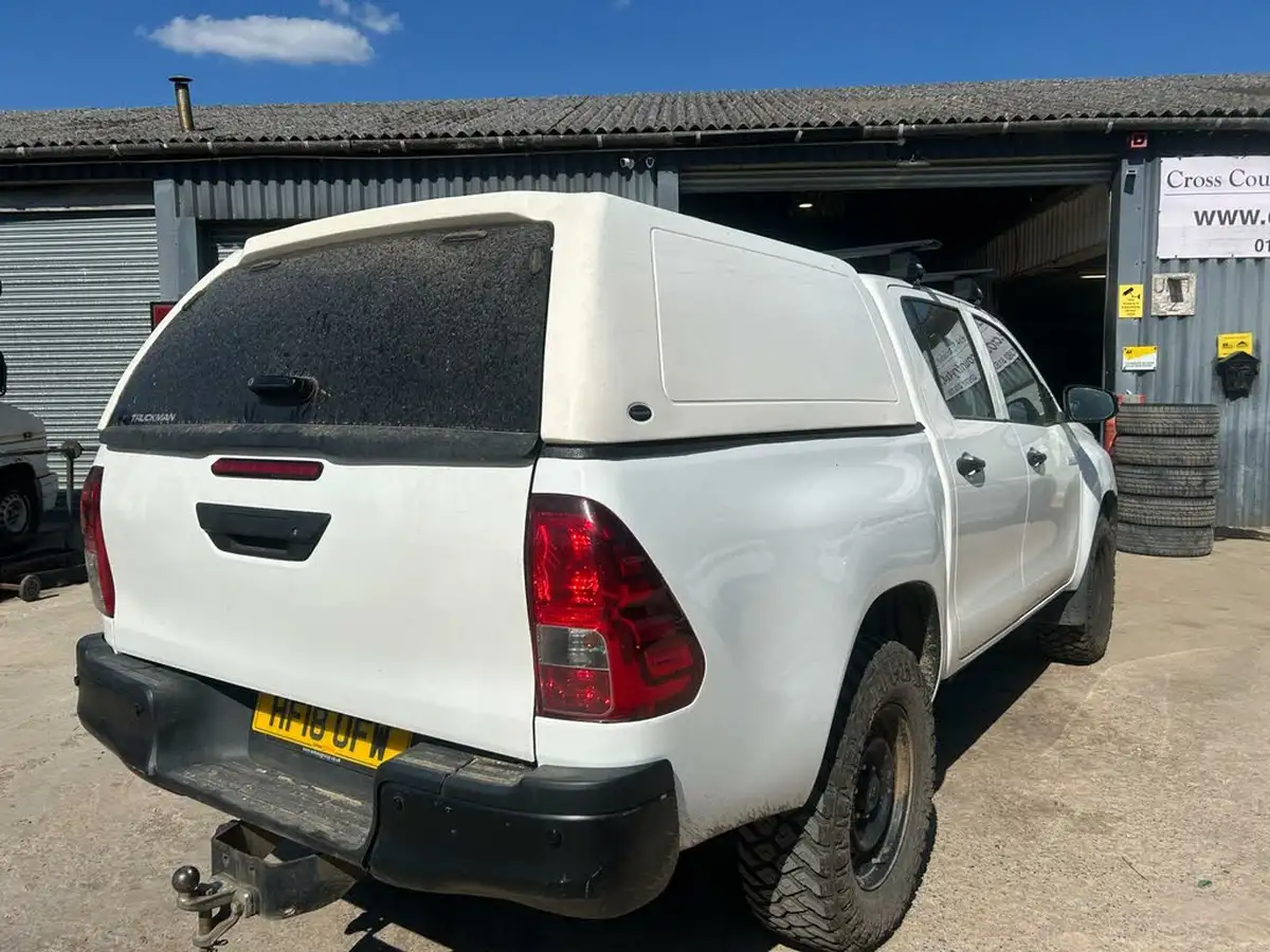 2018-toyota-hi-lux-24d-4d-active-150hpeu6-32t-double-pick-up-big-6