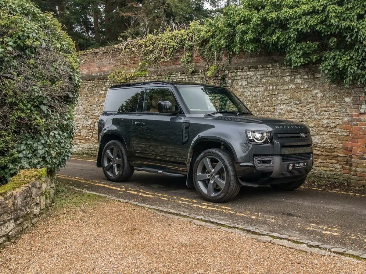 2024-land-rover-90-defender-50-p525-v8-5000cc-big-9