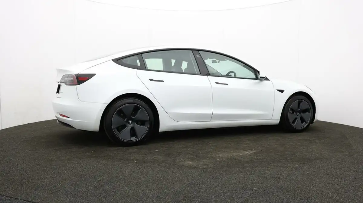 2020-tesla-model-3-e-long-range-big-36