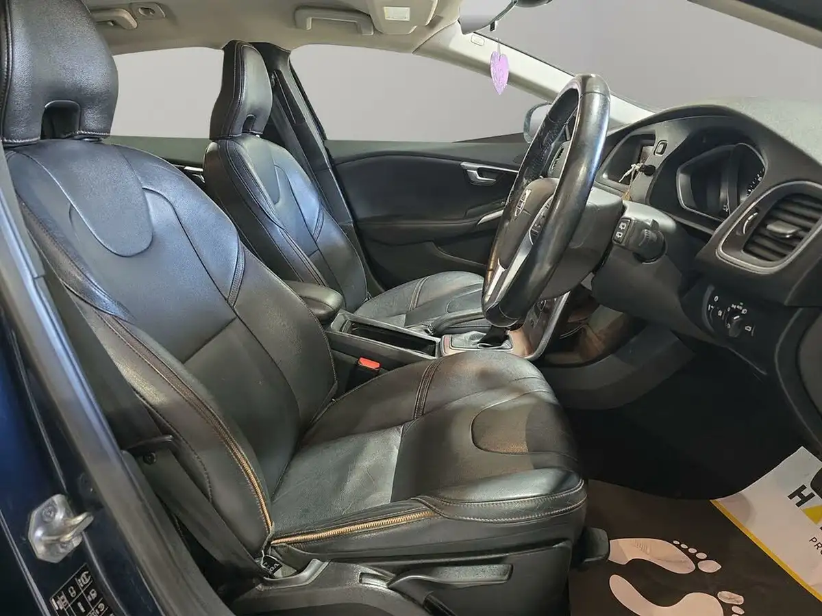 2015-volvo-v40-16td-d2-cross-country-lux-powershift-big-9