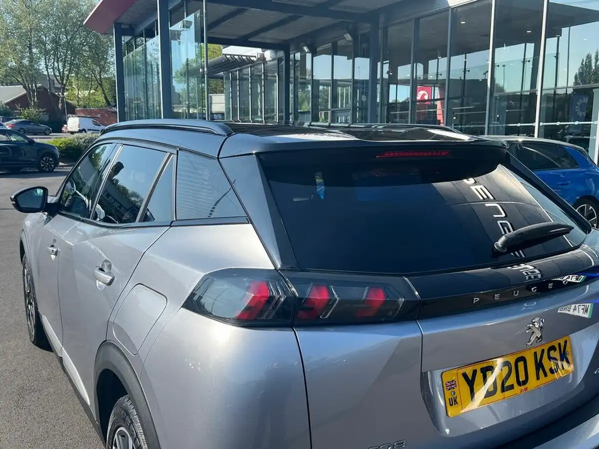2020-peugeot-2008-suv-12-puretech-gt-line-big-33