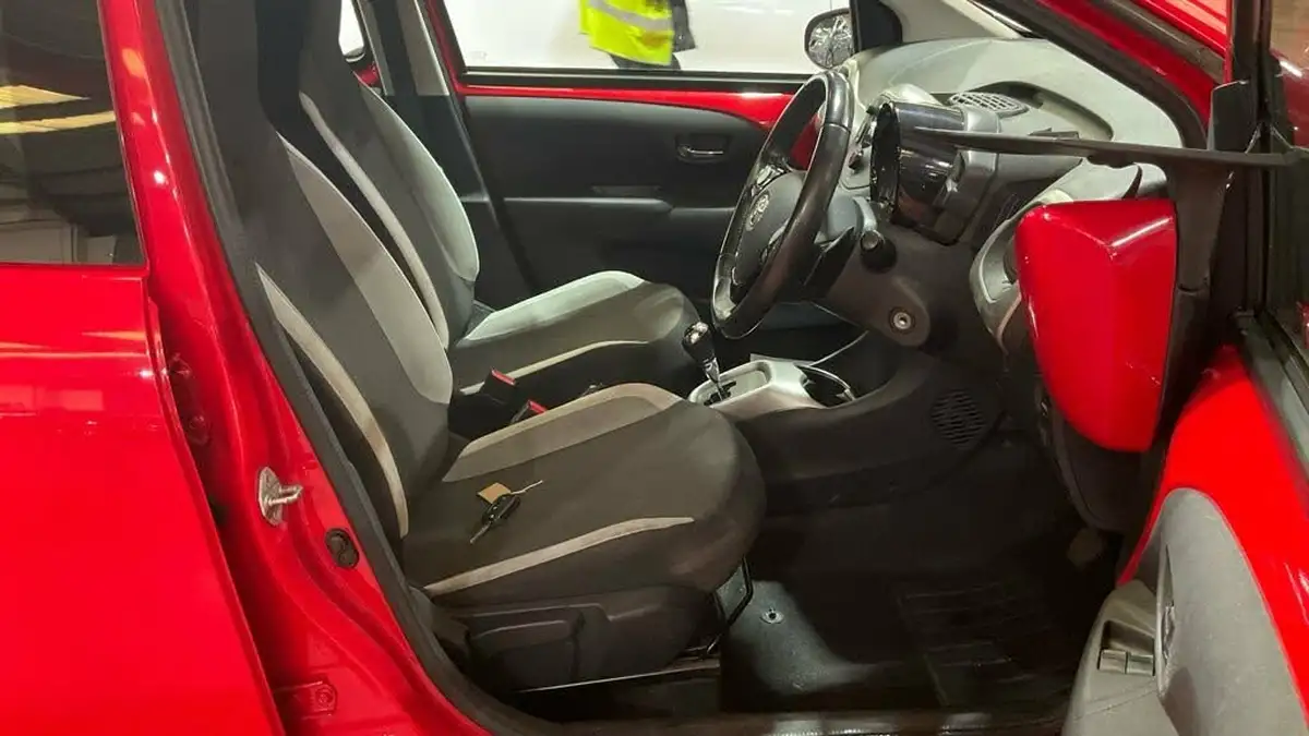 2016-toyota-aygo-10-vvt-i-x-play-68bhp-5d-x-shift-big-6