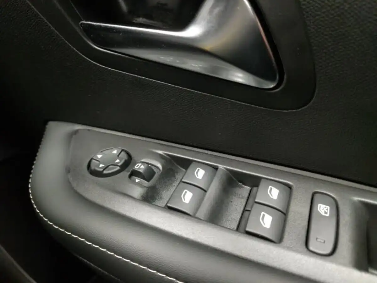 2024-peugeot-208-12-puretech-allure-big-11