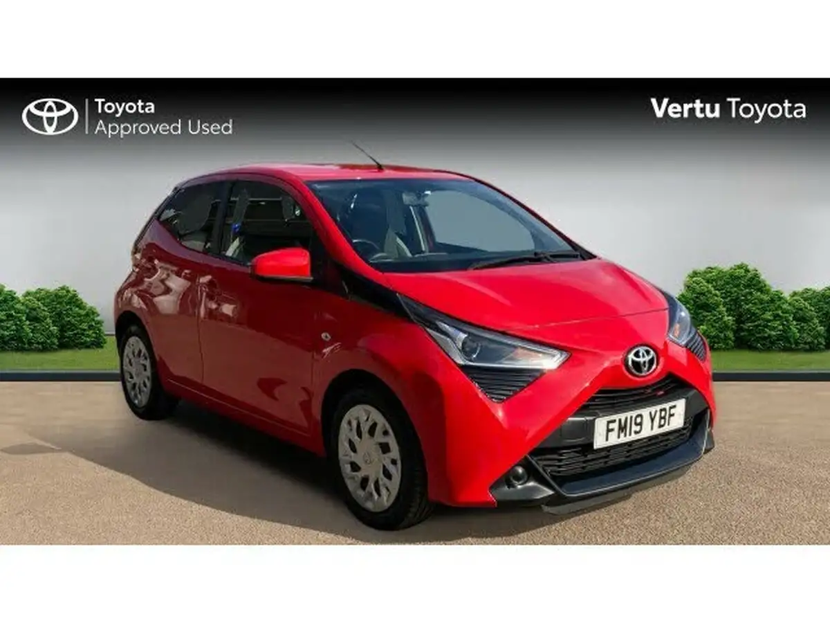 2019-toyota-aygo-10-vvt-i-x-play-big-0