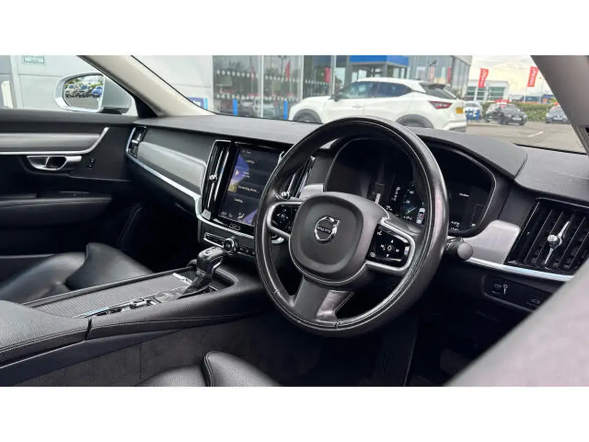 2017-volvo-s90-20td-d4-momentum-big-10