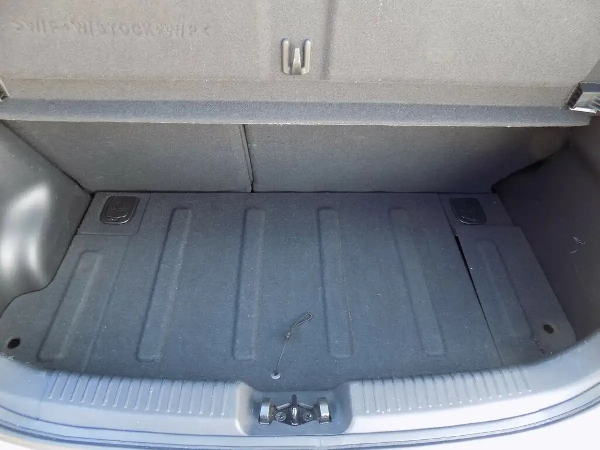 2011-hyundai-i10-12-active-big-14
