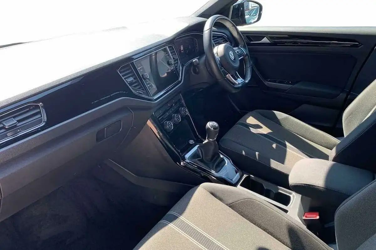 2021-volkswagen-t-roc-15-tsi-black-edition-big-1