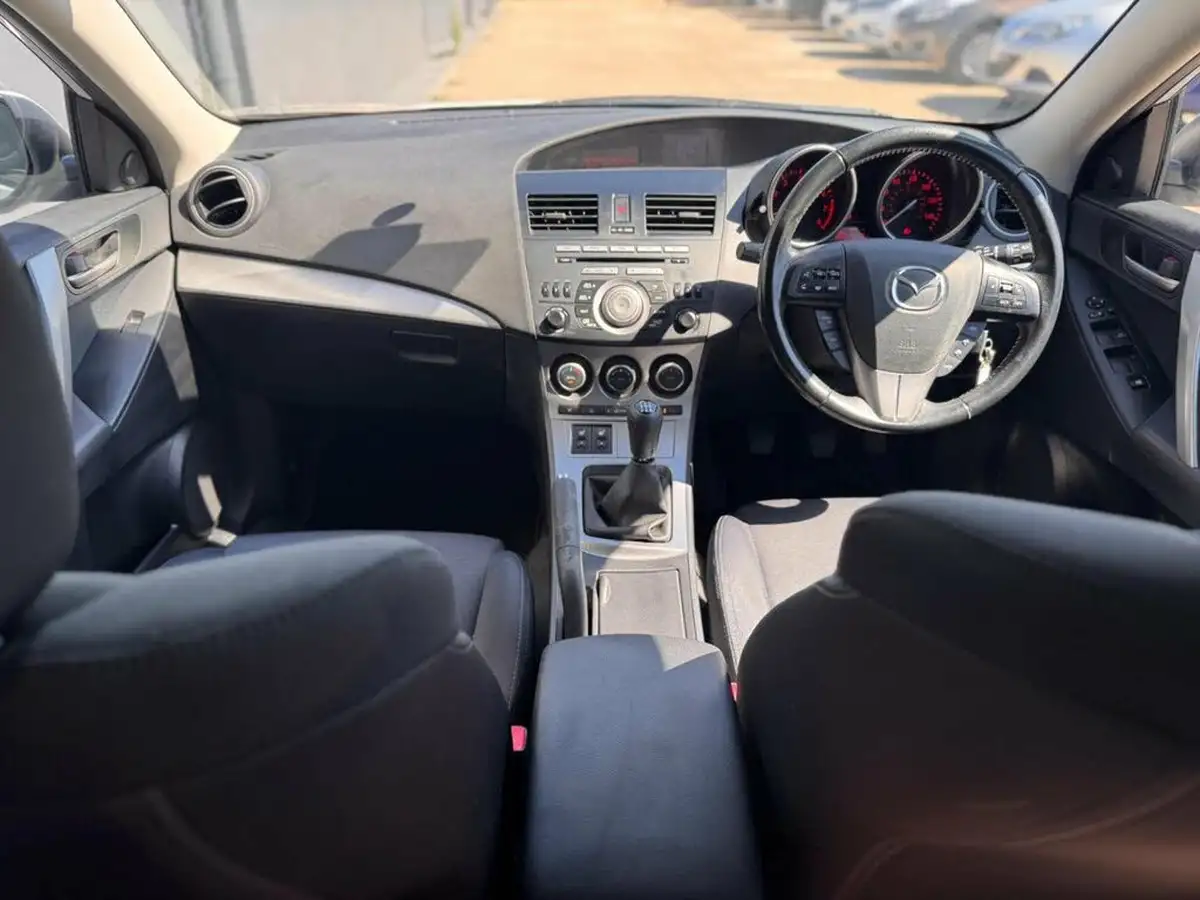 2010-mazda-mazda3-16-takuya-big-17