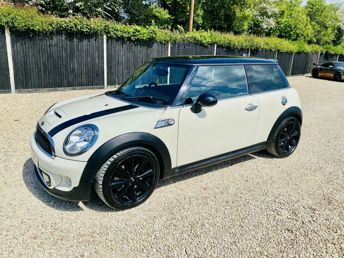 2011-mini-cooper-16-cooper-s-hatchback-3d-big-3