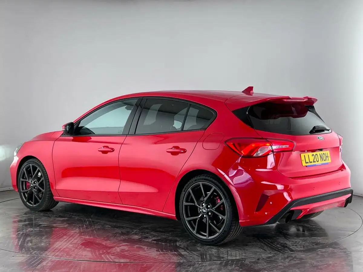 2020-ford-focus-23t-st-hatchback-big-3