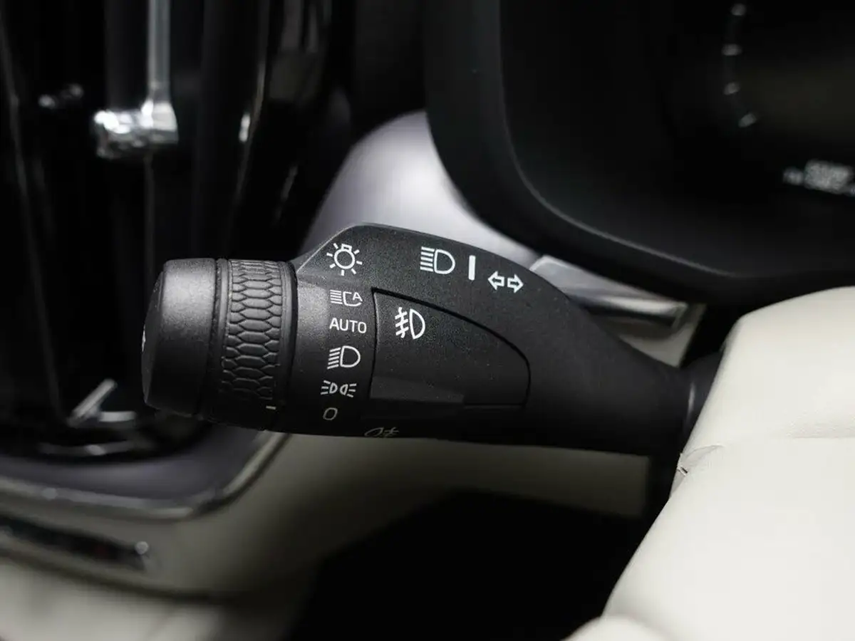 2019-volvo-xc60-20-t5-momentum-awd-big-28