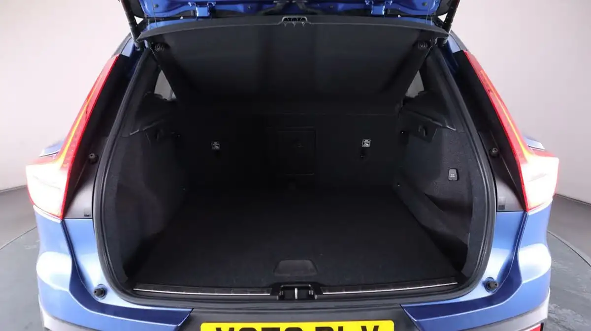 2020-volvo-xc40-20-b5-r-design-pro-big-16