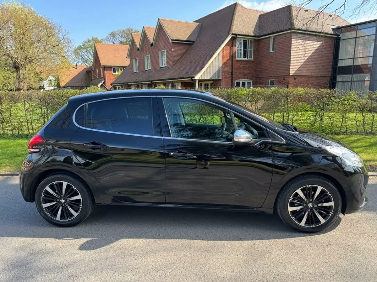 2018-peugeot-208-12-puretech-allure-premium-ss-big-7