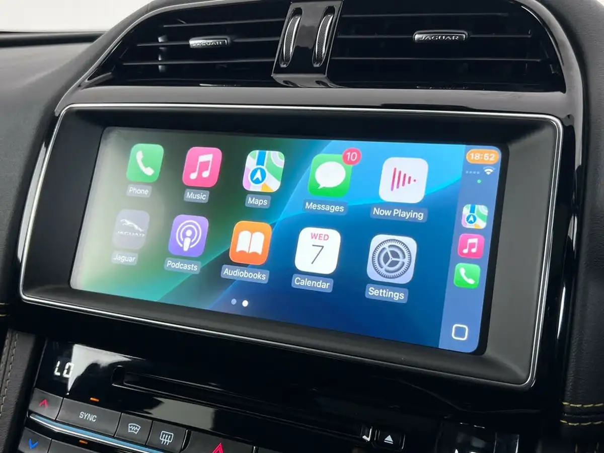 2020-jaguar-f-pace-20i-300-sport-big-41