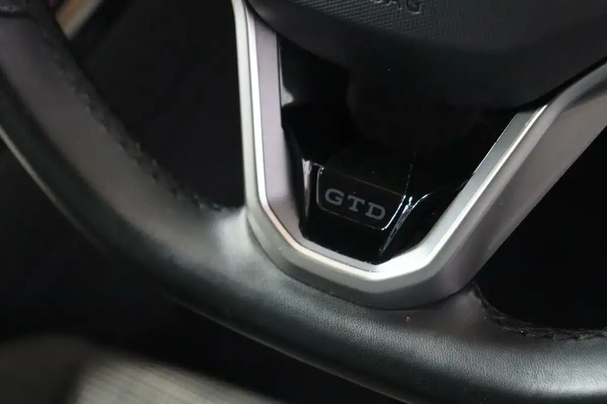 2023-volkswagen-golf-20tdi-gtd-big-15