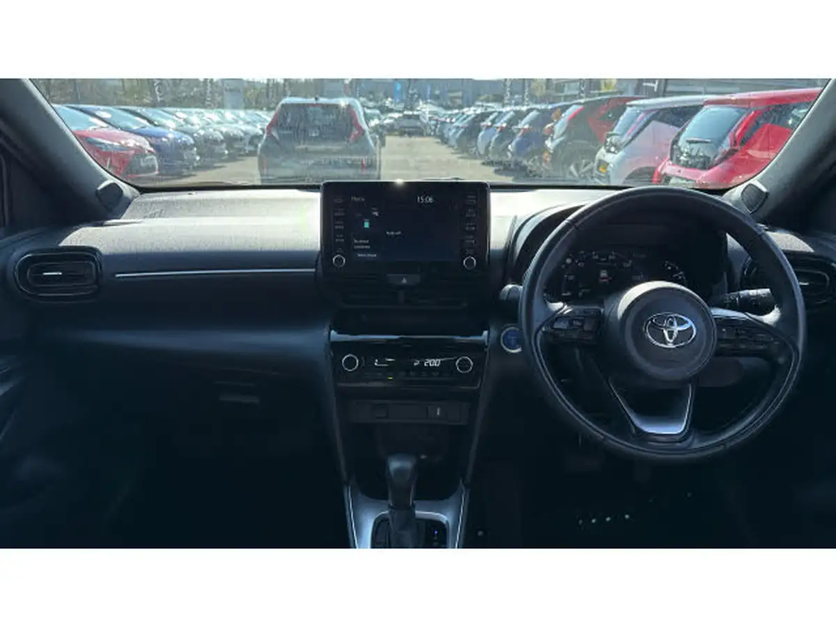 2021-toyota-yaris-15-vvt-i-design-panoramic-roof-big-4