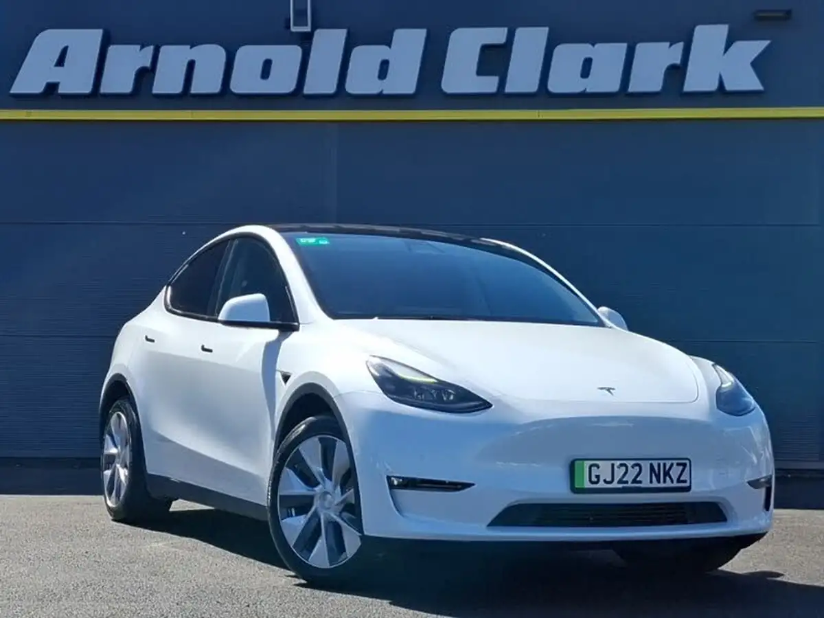 2022-tesla-model-y-e-long-range-big-0