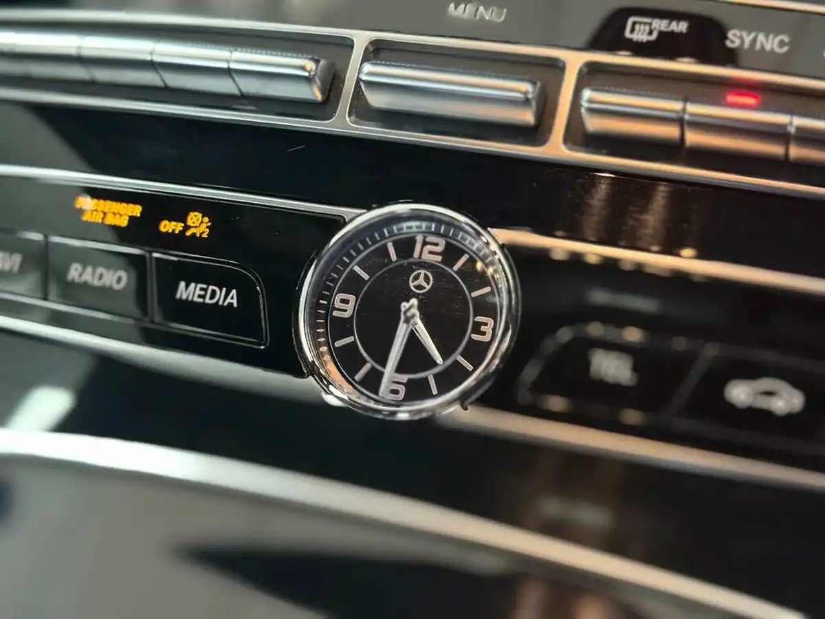 2017-mercedes-benz-e-class-20d-e220d-amg-line-ss-saloon-4d-big-46