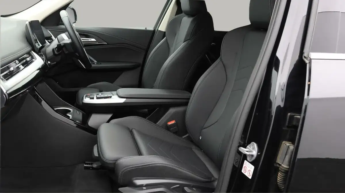 2022-bmw-x1-15-sdrive20i-xline-big-13