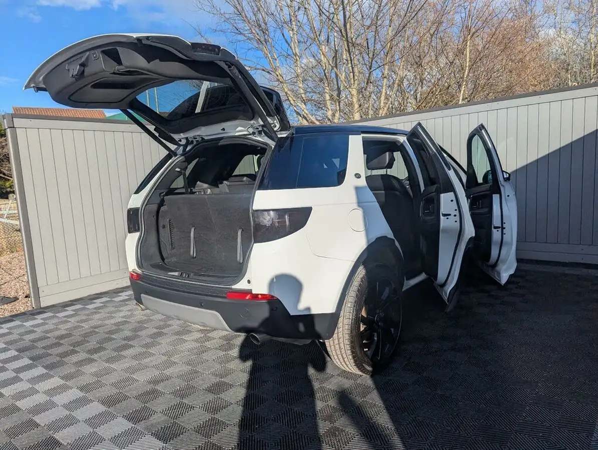 2017-land-rover-discovery-sport-20sd4-hse-black-big-14