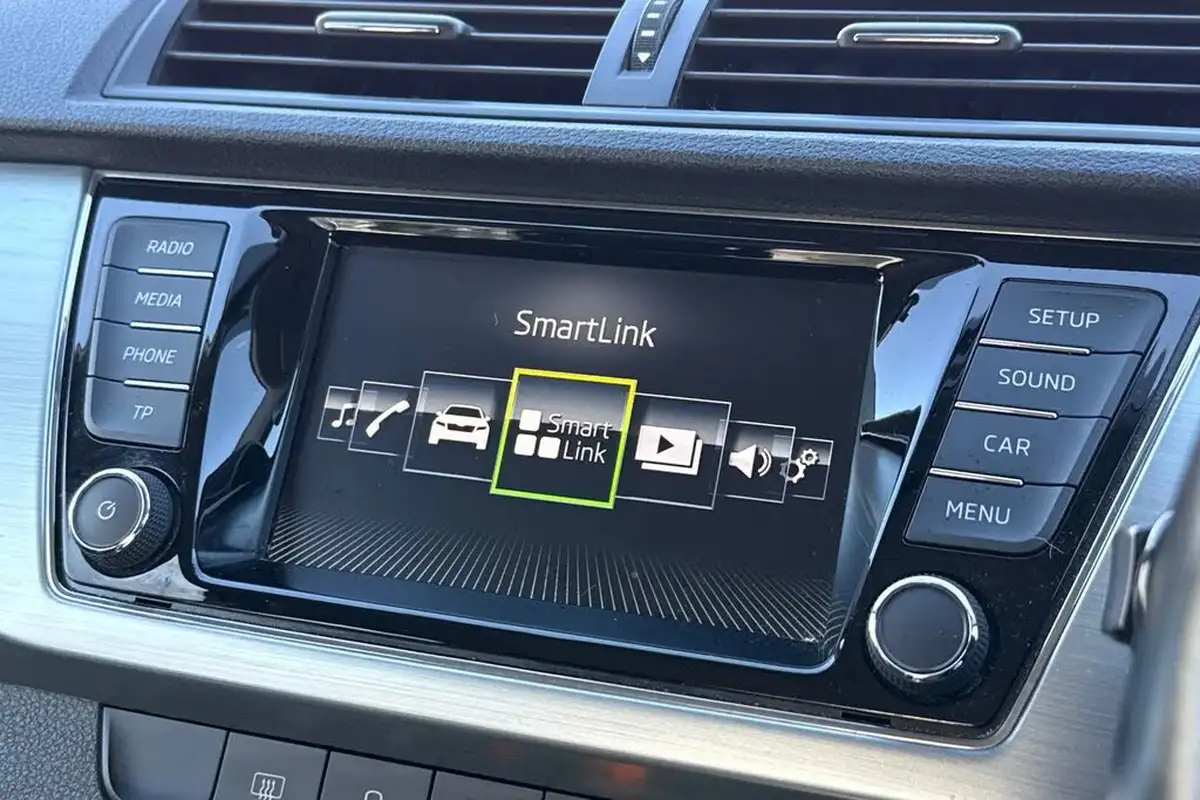 2018-skoda-fabia-10-tsi-colour-edition-ss-big-11