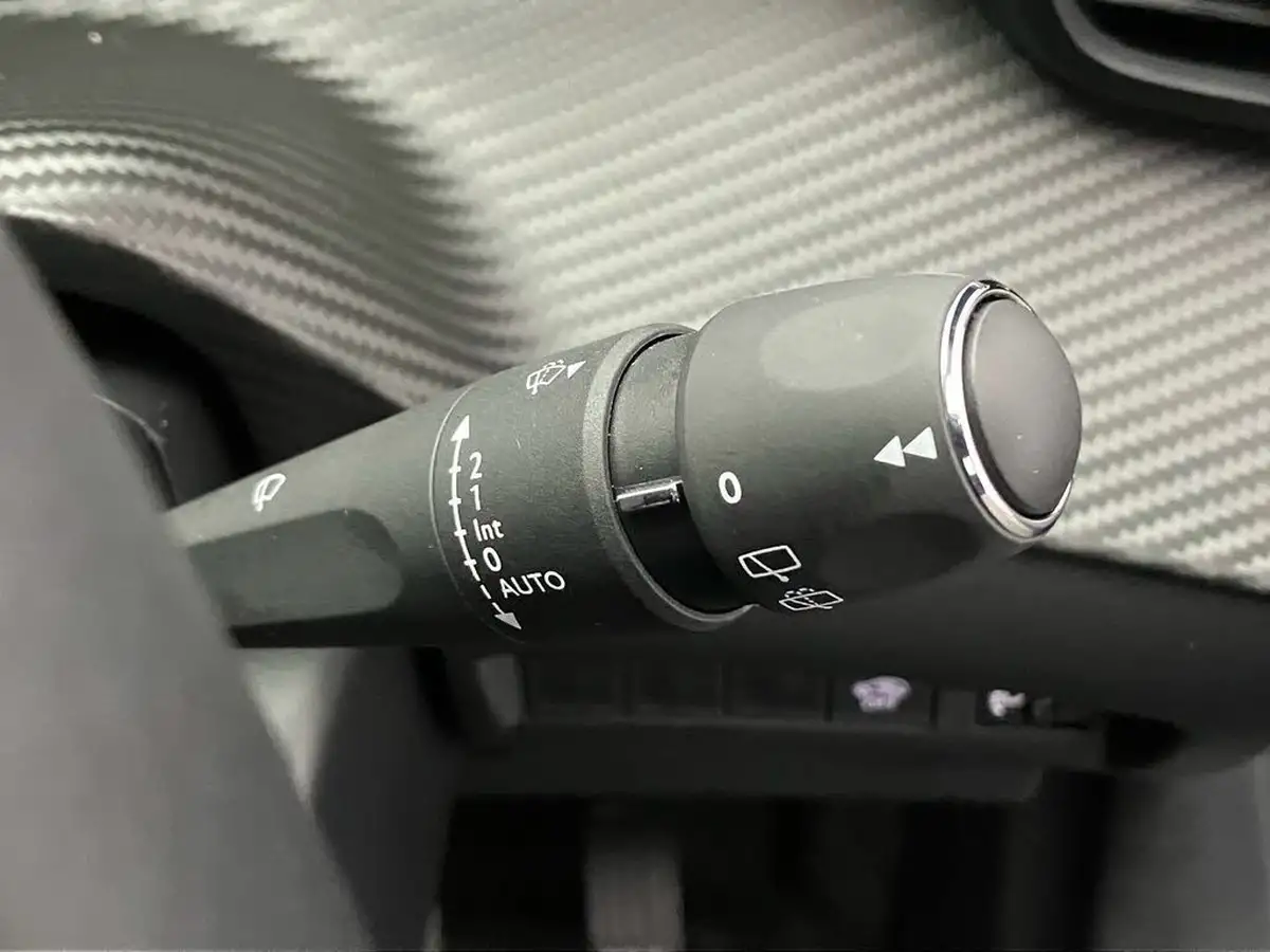 2023-peugeot-2008-suv-12-puretech-allure-big-25