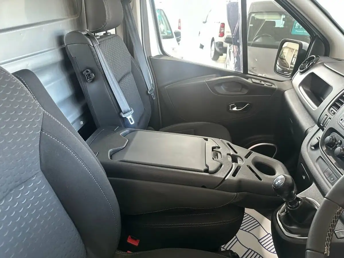 2015-vauxhall-vivaro-16cdti-sportive-2700-ecoflex-l1h1-120ps-big-24