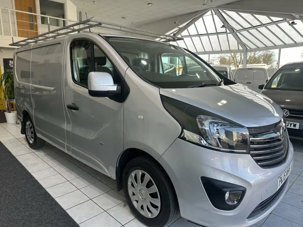 2015-vauxhall-vivaro-16cdti-sportive-2700-ecoflex-l1h1-120ps-big-4