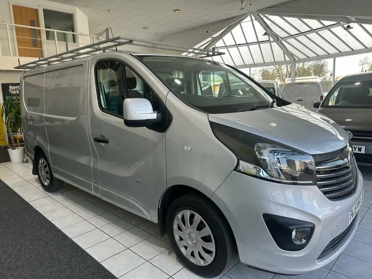 2015-vauxhall-vivaro-16cdti-sportive-2700-ecoflex-l1h1-120ps-big-44