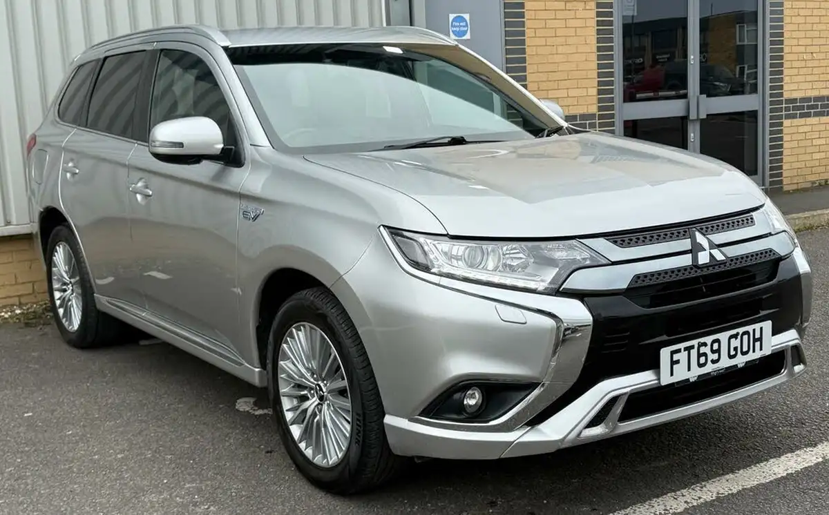 2020-mitsubishi-outlander-24-dynamic-phev-big-0