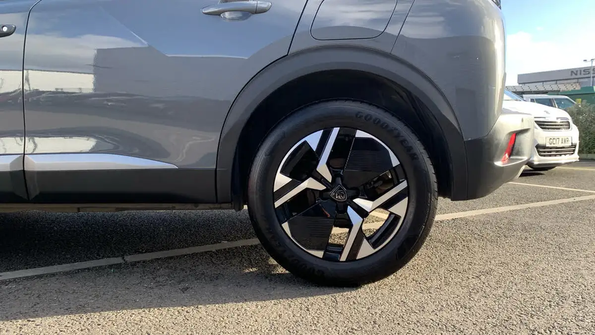 2023-peugeot-2008-suv-12-puretech-allure-big-15
