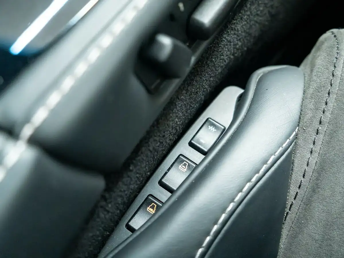 2009-aston-martin-dbs-60-touchtronic-big-31