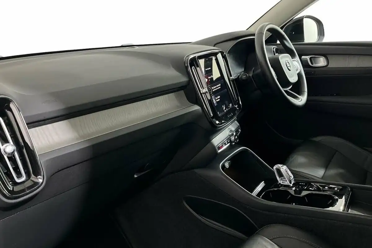 2021-volvo-xc40-15-t4-inscription-208bhp-big-8