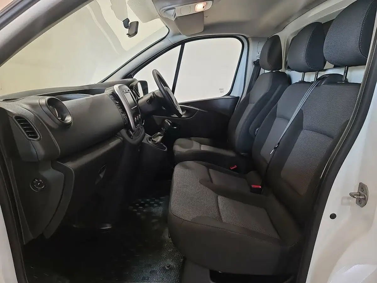 2020-renault-trafic-20dci-sl30-energy-120-business-panel-big-15