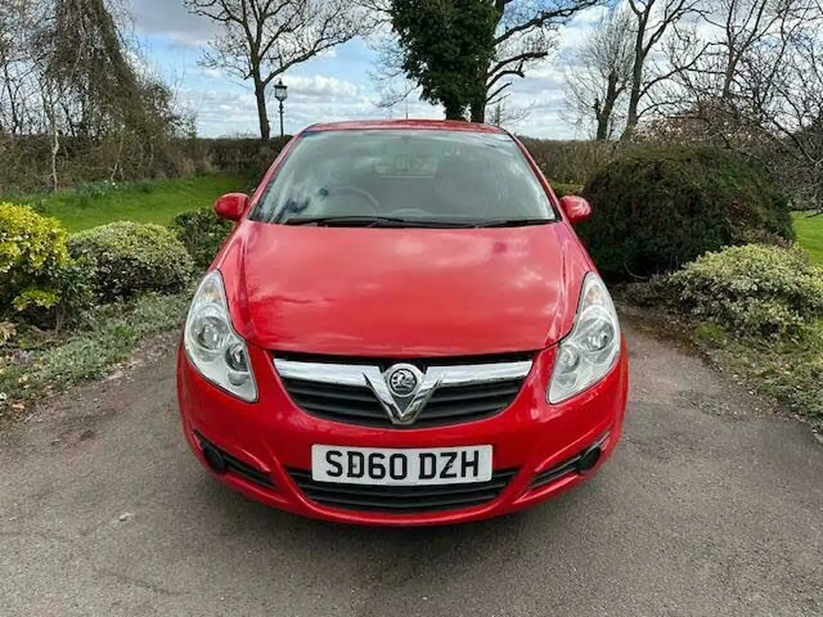 2010-vauxhall-corsa-12-s-5d-big-2
