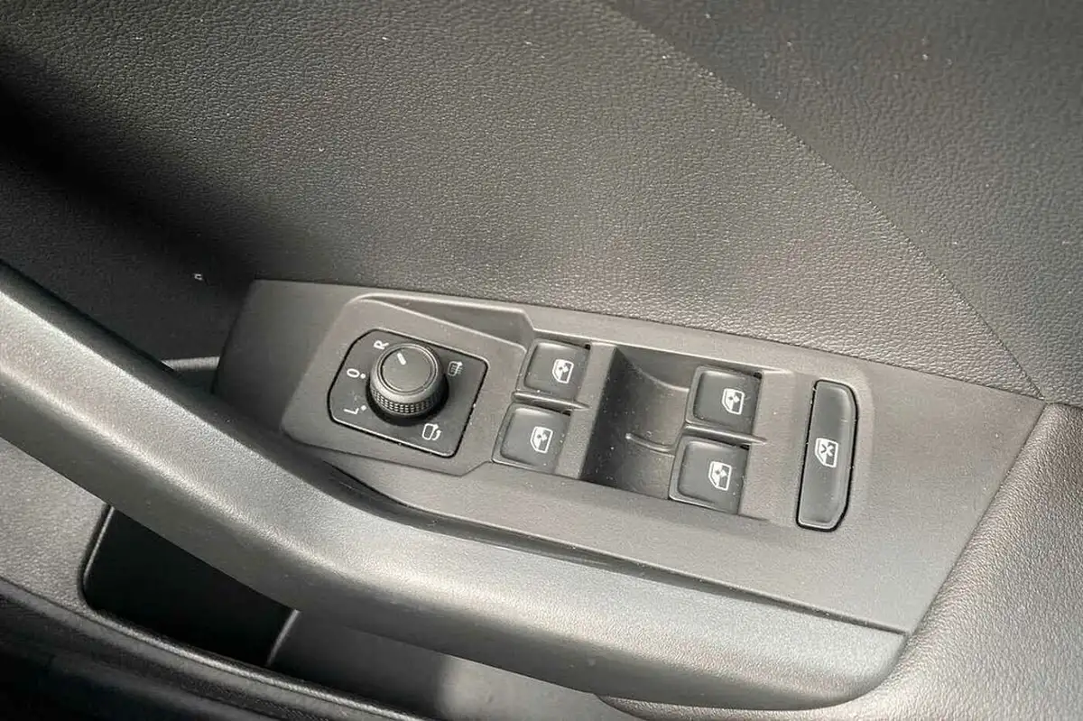 2023-volkswagen-t-cross-10-tsi-black-edition-110ps-big-27