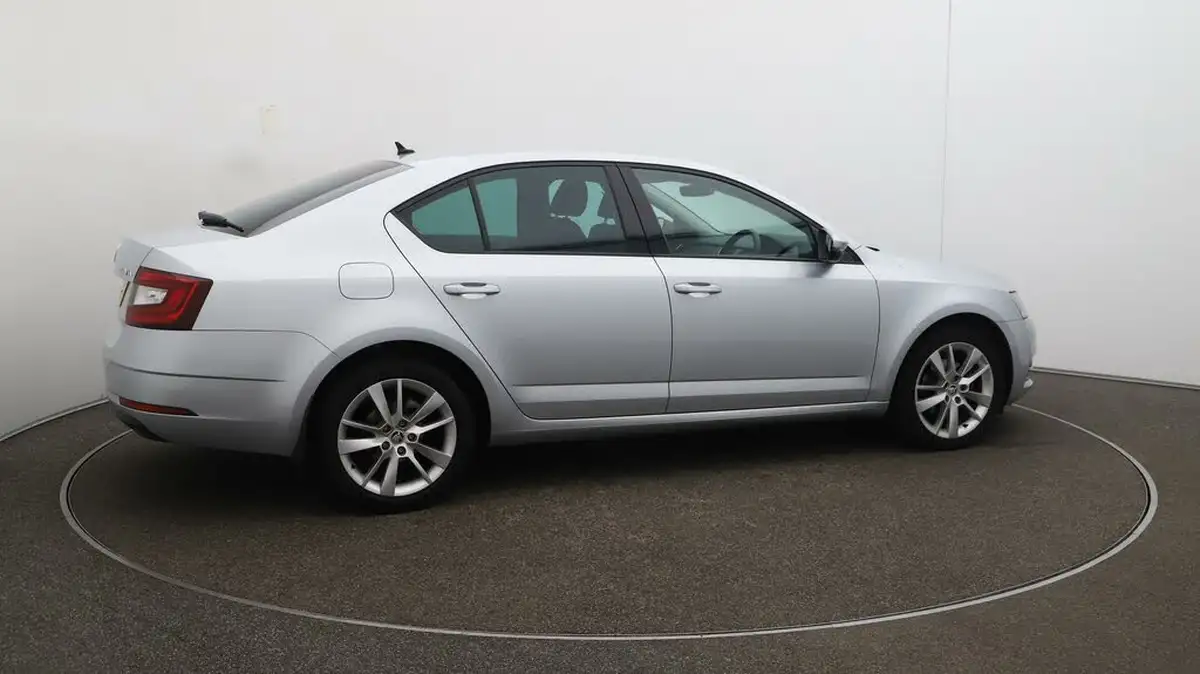 2019-skoda-octavia-20tdi-se-l-hatchback-big-43