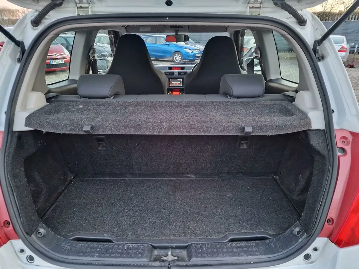 2010-suzuki-swift-16-sport-big-23