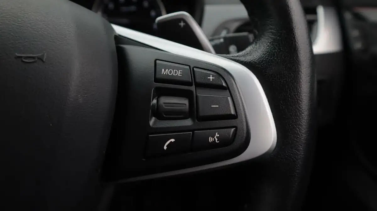 2021-bmw-x1-20-sdrive20i-xline-big-25