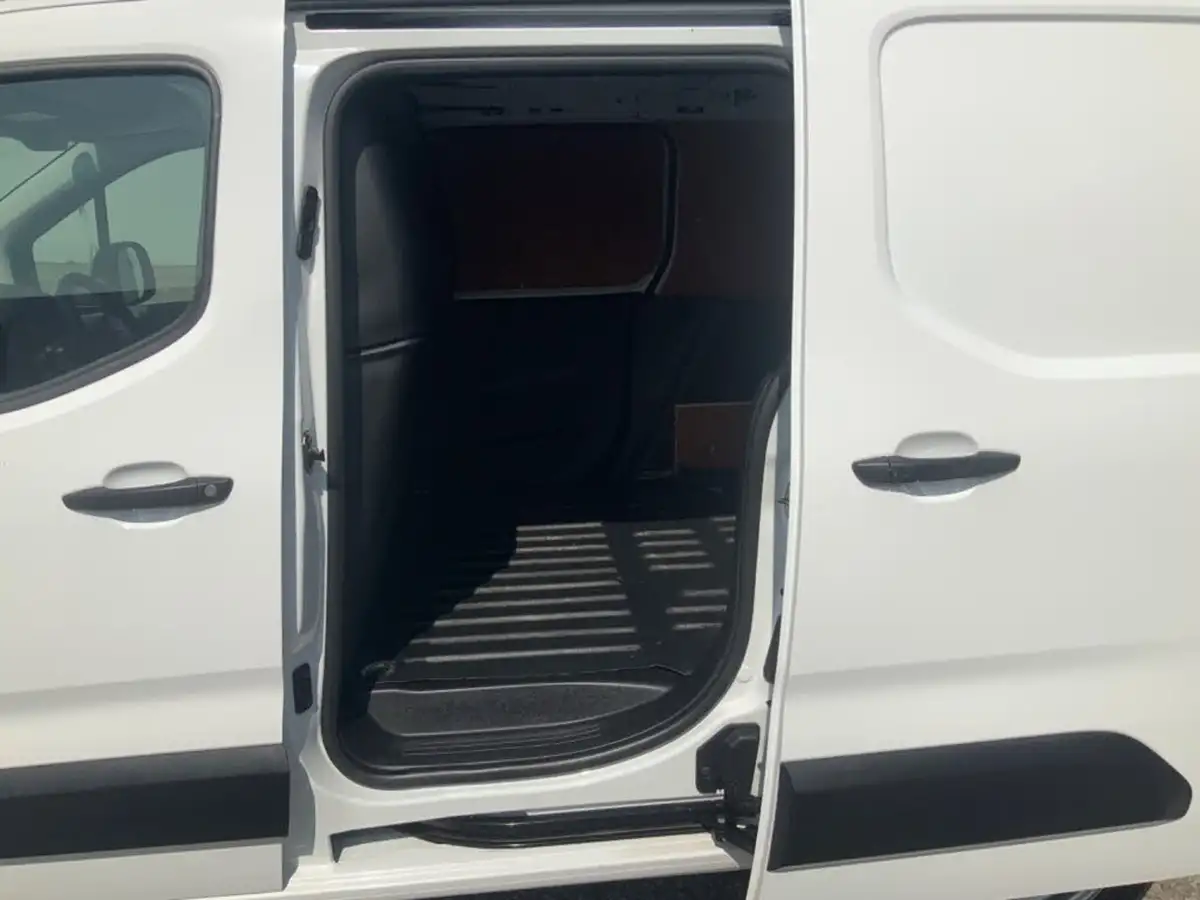 2022-toyota-proace-city-15d-active-big-14